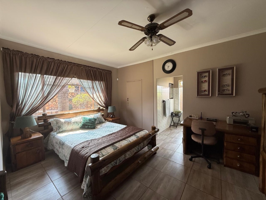 4 Bedroom Property for Sale in Geelhoutpark North West